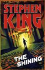 "Stephen King" oben, "The Shining" unten. Silhouette eines Kindes im hell erleuchteten Flur.