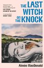 „The Last Witch on the Knock“ in blauer Schrift. Darunter eine Schwarzweißfotografie einer Frau mit Stroh im Mund.