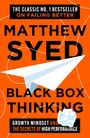 "The Classic No. 1 Bestseller", "Matthew Syed", "Black Box Thinking". Ein Papierschiff und ein zerknülltes Papier auf orange.