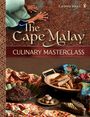 "The Cape Malay Culinary Masterclass" von Cariema Isaacs. Hände verteilen rote Samen, mit Gewürzen und bunten Tüchern.