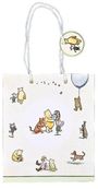 "Christopher" steht unten. Bunte Illustration von Winnie Puuh und seinen Freunden in fröhlichen Szenen mit einem Ballon.