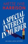 Text: "Mette Ivie Harrison", "A Special Interest in Murder", "An Ada Latia Mystery". Ein Lippenstift vor blauem Hintergrund.