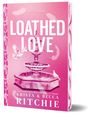 Text: "Hate Thy Lover. LOATHED LOVE. Krista & Becca Ritchie". Rosa Hintergrund mit Tauben und Federn, zentrale Brunnenillustration.