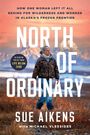 „NORTH OF ORDINARY“ in großen Buchstaben. Frau in Winterkleidung, Berge im Hintergrund, Text zur Show „Life Below Zero“.