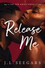 "Release Me" und "J.L. Seegars", innige Umarmung zweier Menschen, rote Hintergrundfarbe.