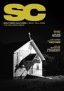 Logo mit Text: "SC". Themen: Religion, Synagogen. Schwarz-Weiß-Bild einer Kapelle bei Nacht im Hintergrund.