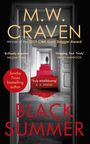 "M.W. Craven", "Black Summer", Gewinner des 2019 CWA Gold Dagger Award. Ein langer Korridor mit rotem Teppich und einer Gestalt.