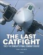 "THE LAST CATFIGHT. THE F-14 TOMCAT'S FINAL COMBAT CRUISE." Ein Kampfjetkopf aus nächster Nähe vor blauem Himmel.