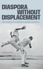 Titel: "DIASPORA WITHOUT DISPLACEMENT". Zwei Menschen führen Capoeira am Strand aus.