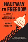 TEXT: HALFWAY TO FREEDOM: THE HISTORY OF BLACK WASHINGTON, DC, MAURICE JACKSON. Menschen ziehen die Kuppel des Kapitols.