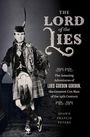 "The Lord of the Lies" ist groß geschrieben. Ein Mann in traditioneller schottischer Kleidung mit Federn im Hut steht daneben.