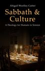 „Sabbath & Culture: A Theology for Humans in Tension“ über einem gedeckten Tisch mit Kerzen und Geschirr.