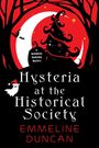 Text: "Hysteria at the Historical Society", "A Halloween Bookshop Mystery", "Emmeline Duncan". Illustration: Baum, Hexenhut, Mond.