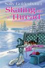 „Skating on a Thread“ von Sally Goldenbaum. Szene: Parkbank im Schnee mit Katze, Strickzeug und Schlittschuhen.