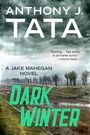 „ANTHONY J. TATA“, „A JAKE MAHEGAN NOVEL“, „DARK WINTER“, Rezension von Publishers Weekly. Baumgesäumter, bewölkter Himmel.