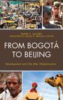 "FROM BOGOTÁ TO BEIJING" von David S. Jacoby. Szenen aus lebhaften Straßen, Menschen beim Arbeiten mit Technik.