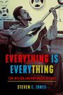 „Everything Is Everything: Tom Wilson and Pop Music in 1966“ von Steven E. Jones. Mann spielt Gitarre, sitzend in einem Studio.