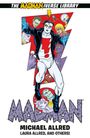 "The Madmaniverse Library" zeigt einen Superhelden in einem dynamischen Zickzack-Hintergrund voller Charaktere.