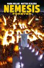 „Mark Millar, Matteo Scalera, Nemesis Forever“. Ein Mann im weißen Anzug steht mit ausgestreckten Armen, blickt auf eine brennende Stadt.