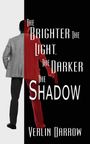 "The Brighter the Light, The Darker the Shadow" von Verlin Darrow. Links ein Mann in einem Anzug, rechts rot und schwarz.