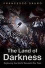 FRANCESCO SAURO. The Land of Darkness. Exploring the World Beneath Our Feet. Kletterer in dunkler Höhle.