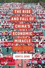 "The Rise and Fall of China's Economic Miracle 1950-2030" von Kent G. Deng. Menschenmenge auf einem Marktplatz mit roten Ständen.