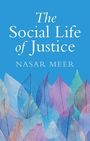 "The Social Life of Justice," Nasar Meer. Hintergrund in Blau, mit bunten, durchscheinenden Blättern im unteren Bereich.
