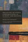 "Delisting of Stock Corporations in Europe and Beyond" über abstraktem Gemälde in Blau-, Gelb- und Orangetönen.