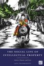 Text: "THE SOCIAL LIFE OF INTELLECTUAL PROPERTY", "Justice, Patents, and Care", "SIVA THAMBISETTY". Illustration: ein Mädchen liest auf einem Roller.