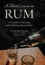 „A Short Course in Rum“, „A Guide to Tasting and Talking about Rum“, „Lynn Hoffman“. Ein Glas wird mit Rum gefüllt.