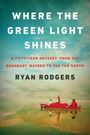 Text: "WHERE THE GREEN LIGHT SHINES. A Fifty-Year Odyssey from the Boundary Waters to the Far North. Ryan Rodgers." Ein rotes Kanu auf einem ruhigen Gewässer.