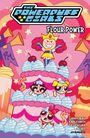 "THE POWERPUFF GIRLS", "Flour Power", darunter drei Figuren auf einer Sahnetorte, eine davon triumphierend oben.