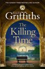 „The Killing Time“ von Elly Griffiths und Zitat daneben. Torbogen überblickt Landschaft mit Riesenrad und Kanal.