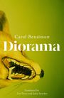 Titel: "Diorama" von Carol Bensimon. Übersetzer: Zoë Perry und Julia Sanches. Nahaufnahme eines fauchenden Tierkopfs.