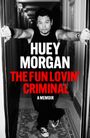 Text: "Huey Morgan. The Fun Lovin’ Criminal. A Memoir." Mann in schwarzem Tanktop, lehnt in einem Hotelflur.