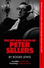 „The Life and Death of Peter Sellers“ von Roger Lewis. Ein nachdenklicher Mann trägt eine Brille, sitzt nachdenklich.
