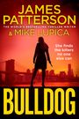 JAMES PATTERSON & MIKE LUPICA. "She finds the killers no one else can." Frau mit Pistole vor Stadt-Silhouette, orange Himmel.
