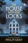 „THE HOUSE WITH NINE LOCKS“ oben; Zitate links und rechts; unten „The way out comes at a price“ und „PHILIP GRAY“. Bild eines Hauses bei Nacht.