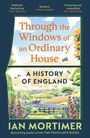 „Through the Windows of an Ordinary House: A History of England“ von Ian Mortimer. Illustration einer englischen Landschaft.