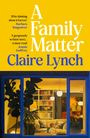 Text: „A Family Matter“ von Claire Lynch. Zitate: Barbara Kingsolver und Jennie Godfrey. Illustration: Kind in gemütlichem Zimmer.