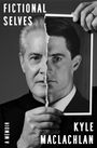 „FICTIONAL SELVES“, „A MEMOIR“, „KYLE MACLACHLAN“. Ein Gesicht, halb reales Foto, halb altes Foto, wird in der Hand gehalten.
