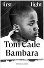 Text: "first light", "Toni Cade Bambara", "VINTAGE CLASSICS". Schwarz-Weiß-Foto eines nachdenklichen Jungen im Profil.