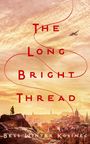 "The Long Bright Thread" in roten Buchstaben; eine Frau auf einem Hügel schaut auf eine Stadt, ein Flugzeug am Himmel.