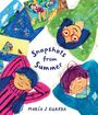 Das Cover zeigt drei entspannte Kinder und Sommerbilder. Text: "Snapshots from Summer" von María J. Guarda.