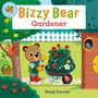 Text: "Bizzy Bear Gardener" und "Benji Davies". Ein fröhlicher Bär, der im Garten Blumen in einer Schubkarre schiebt.