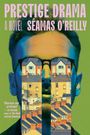 „PRESTIGE DRAMA“, „A NOVEL“, „SÉAMAS O’REILLY“. Gesicht mit Sonnenbrille, das Gebäude in Gläsern reflektiert.