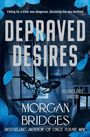 „Depraved Desires“, Villains & Vices Book Two von Morgan Bridges. Düsteres Setting mit Motten und blauen Farbtönen.