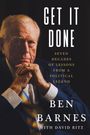 „GET IT DONE: Seven Decades of Lessons from a Political Legend“ ist oben geschrieben. Ben Barnes sitzt nachdenklich.