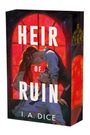 „HEIR OF RUIN“ und „I. A. DICE“. Eine Frau beugt sich zu einem Mann vor, beide vor einem großen roten Fenster.