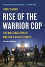 "Radley Balko: Rise of the Warrior Cop. The Militarization of America's Police Forces." Soldatenähnliche Polizisten in Rauch.